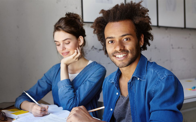 De balconista de farmácia a assistente administrativo Qualificar ES disponibiliza cursos gratuitos em Colatina com apoio da Prefeitura