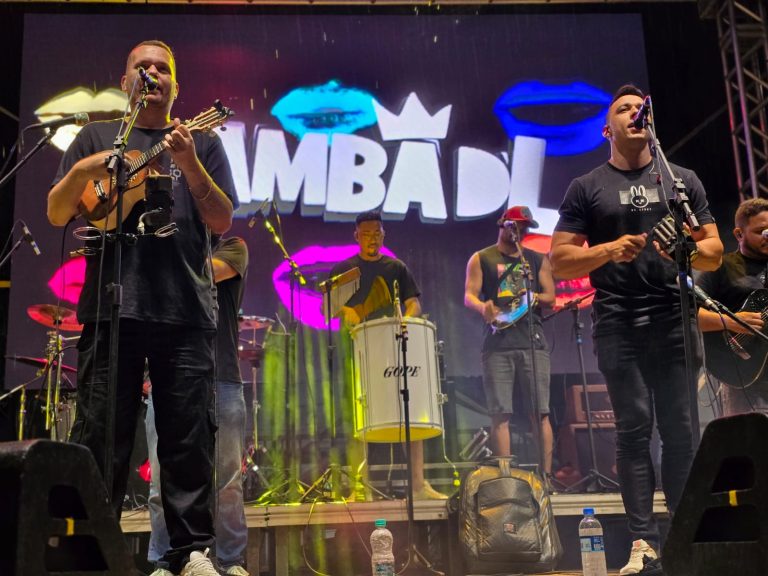 Colatina abre o Carnaval com muito samba