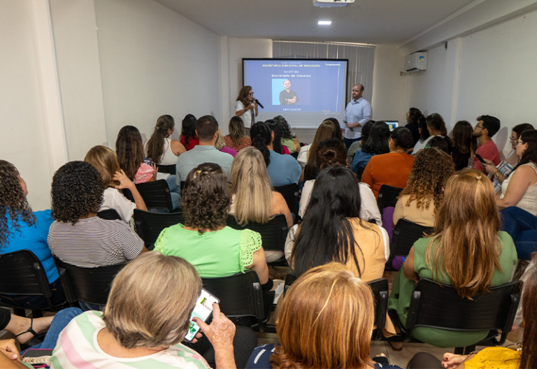 Colatina avança no futuro da Educação com planejamento estratégico e homenagem às mulheres